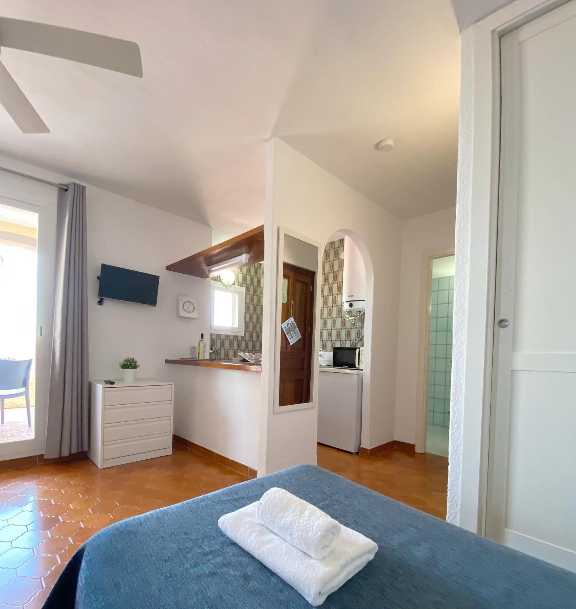 Zodiac Apartments Es Cana Extérieur photo