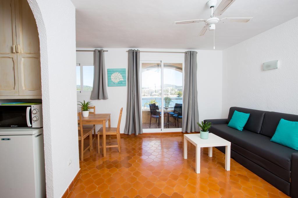 Zodiac Apartments Es Cana Extérieur photo