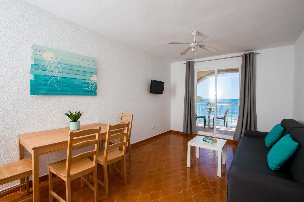 Zodiac Apartments Es Cana Extérieur photo